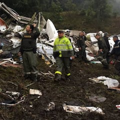 El avión del Chapecoense se estrella en Colombia: 6 supervivientes y 71 muertos