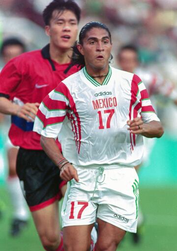 'Paco' fue una revelación desde que debutó con La Máquina en 1994. Rápido le dieron su oportunidad en el Tri y fue a Atlanta 1996. Jugó también con el Espanyol, Chivas, Chivas USA y Pumas, se retiró con estos en el 2011. Su último trabajo fue ser DT del Mazatlán FC en el 2020.