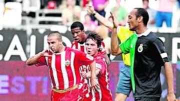 <b>CELEBRACIÓN. </b>Crusat celebra su gol al Racing con Piatti y Guilherme detrás. Morris se lamenta.