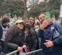 ¡Hasta se sacó una selfie! Así fue recibido Brereton en Inglaterra por hinchas chilenos