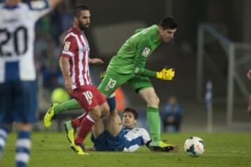 Espanyol-Atlético de Madrid. Courtois hace una fea entrada a Javi Lopez al final del partido.
