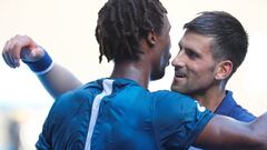 Djokovic sufre, pero le hace el 15-0 a Monfils en su pista fetiche