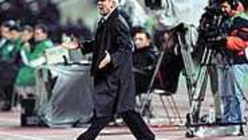 <B>MAL COMO VISITANTE</B>. El técnico argentino no ha obtenido buenos resultados en sus visitas a Mestalla.