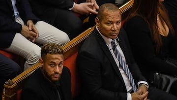 Paris Saint-Germain's Brazilian forward Neymar (L) and his father Brazilian former footballer Neymar Senior look on during the opening audience at the courthouse in Barcelona on October 17, 2022, on the first day of their trial. - With the World Cup barely a month away, Brazilian superstar Neymar goes on trial in Spain over alleged irregularities in his transfer to Barcelona nearly a decade ago. The 30-year-old was acompanied by his parents, who are also in the dock on corruption-related charges over his 2013 transfer from the Brazilian club Santos. (Photo by Josep LAGO / AFP)