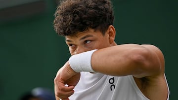 US Ben Shelton wipes his face as he plays against Australia's Rinky Hijikata during their men's singles second round tennis match on the fourth day of the 2025 Wimbledon Championships at The All England Lawn Tennis and Croquet Club in Wimbledon, southwest London, on July 3, 2025. (Photo by Glyn KIRK / AFP) / RESTRICTED TO EDITORIAL USE