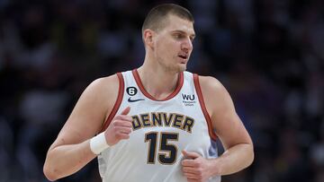 Los Nuggets avanzan después de recurrir una vez más a Jokic