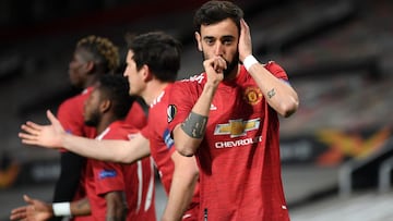 MANCHESTER, ENGLAND - APRIL 29: Bruno Fernandes of Manchester United celebrates after scoring their team's first goal during the UEFA Europa League Semi-final First Leg match between Manchester United and AS Roma at Old Trafford on April 29, 2021 in