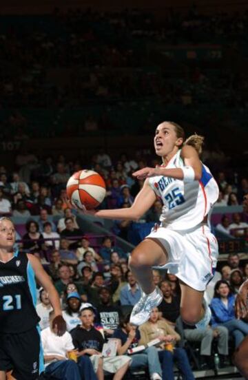 Becky Hammon durante su etapa como jugadora en la WNBA.