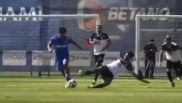 ¿Solo amarilla?: joven volante de la U recibió una salvaje agresión