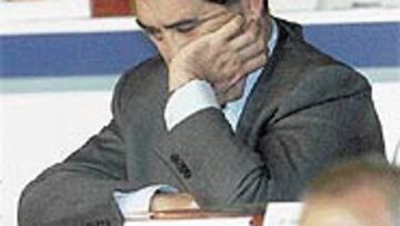 <B>MEDIDAS RESTRICTIVAS</B>. El presidente cerrará el grífo de cara a la temporada en Segunda División.