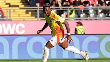 Colombia's forward #21 Neiser Villarreal celebrates scoring his team's third goal during the 2025 FIFA U-20 World Cup quarter-final football match between Spain and Colombia at the Fiscal Stadium in Talca, Chile on October 11, 2025. (Photo by Javier TORRES / AFP)