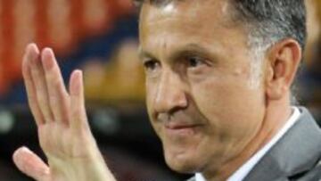 El técnico colombiano aceptó que se sintió muy sorprendido luego de recibir un mensaje de un directivo mexicano. Dijo que analizará la oferta para dirigir a la Selección y luego decidirá.