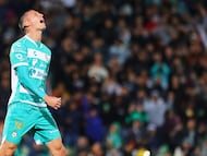 Ezequiel Bullaude of Santos during the 1st round match between Santos and Necaxa as part of the Liga BBVA MX, Torneo Clausura 2026 at TSM Corona Stadium, on January 10, 2026 in Torreon, Coahuila, Mexico.