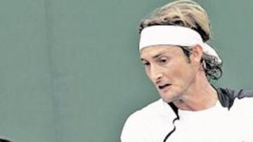<b>EN EL BUEN CAMINO. </b>Juan Carlos Ferrero se mostró sólido sobre la hierba y está en tercera ronda.
