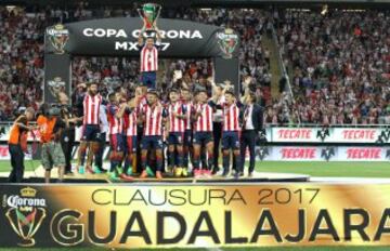 Guadalajara venció en penales a Morelia en una noche llena de magia en el estadio Chivas. ¡Aquí tienes las fotos para el recuerdo!