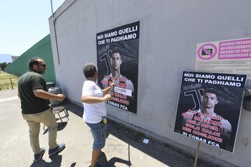 Contin¨²an las protestas en contra del fichaje de Cristiano Ronaldo por parte de la Juventus de Tur¨ªn. Ahora son los ex trabajadores de Fiat en N¨¢poles los que ha salido a la calle y han realizado una pegada de carteles.