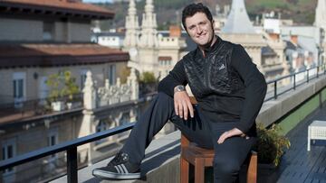 El golfista Jon Rahm en los estudios de la cadena Ser en Bilbao.