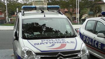 Apu?alados ocho ni?os y un adulto en Annecy, al sureste de Francia