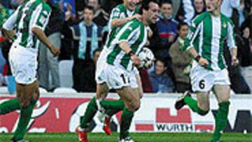 <b>REVULSIVO</B>. Alfonso salió en la seguna mitad y marcó un gol.