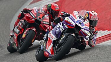 Jorge Martín precede a Francesco Bagnaia durante la carrera de MotoGP de India.