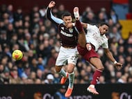 Aston Villa's English midfielder #27 Morgan Rogers (L) and Arsenal's Dutch defender #12 Jurrien Timber vie for the ball during the English Premier League football match between Aston Villa and Arsenal at Villa Park in Birmingham, central England on December 6, 2025. (Photo by JUSTIN TALLIS / AFP) / RESTRICTED TO EDITORIAL USE. No use with unauthorized audio, video, data, fixture lists, club/league logos or 'live' services. Online in-match use limited to 120 images. An additional 40 images may be used in extra time. No video emulation. Social media in-match use limited to 120 images. An additional 40 images may be used in extra time. No use in betting publications, games or single club/league/player publications. /