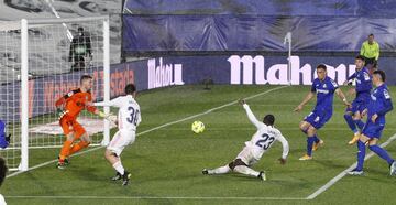 2-0. Ferland Mendy marc¨® el segundo gol.