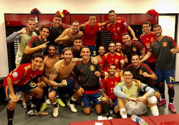 Los jugadores de España celebraron el triunfo en el vestuario.