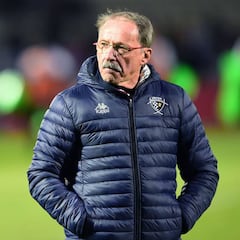 Francia releva al seleccionador Guy Novès por Jacques Brunel