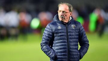 Francia releva al seleccionador Guy Novès por Jacques Brunel