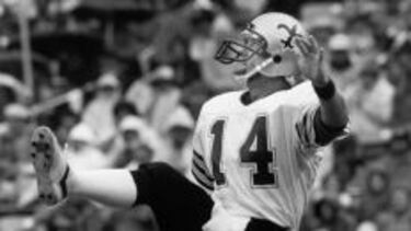 Russell Erxleben en un partido de 1983 con los New orleans Saints contra los San Francisco 49ers.