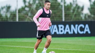 El lateral Hugo Mallo, durante un entrenamiento con el Celta en la ciudad deportiva Afouteza.