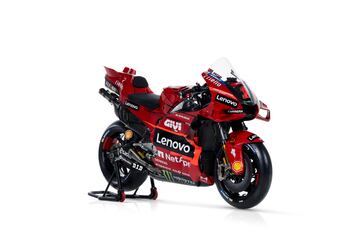 Ducati ha presentado en Madonna di Campiglio a sus equipos de MotoGP y Superbike para la temporada 2023. Los detalles de la Desmosedici son un propulsor 4 tiempos V4 a 90?, refrigeraci¨®n por l¨ªquido, distribuci¨®n desmodr¨®mica con doble ¨¢rbol de levas en cabeza y 4 v¨¢lvulas por cilindro.