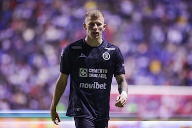 Mateusz Bogusz raspa a Cruz Azul