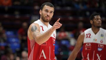 Mike James, durante un partido