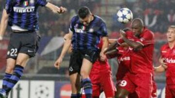 El Twente contiene al campeón