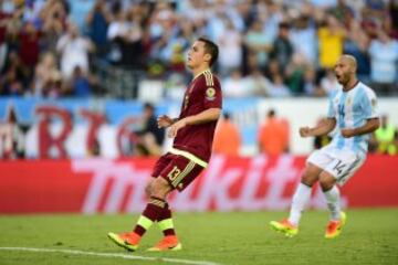 Sergio Romero detuvo el penalti lanzado por Seijas 'a lo Panenka'.