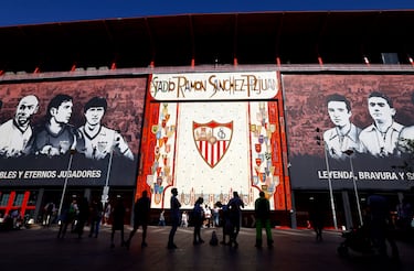 What happens if the two teams tie in the Europa League semi-final game?