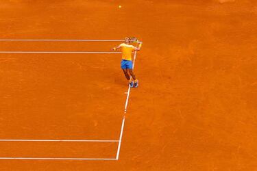 Nadal coasts into Barcelona quarters