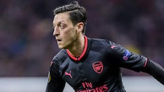 Arsenal is a family for every player - Emery support to Ozil
