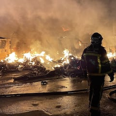 Arde una empresa de caravanas en Alcalá de Henares tras varias explosiones