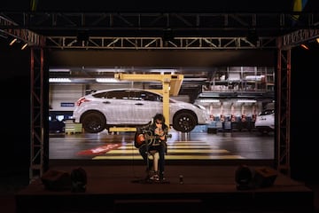 En la Región de la Araucanía Ford presentó por primera vez en Chile el Focus RS. Desde la línea de performance de la marca llega con un motor de 2.3 litros y 350 hp de potencia.
La presentación se llevó a cabo en Pucón y luego se realizó una prueba del vehículo en el autódromo Interlomas de Temuco.