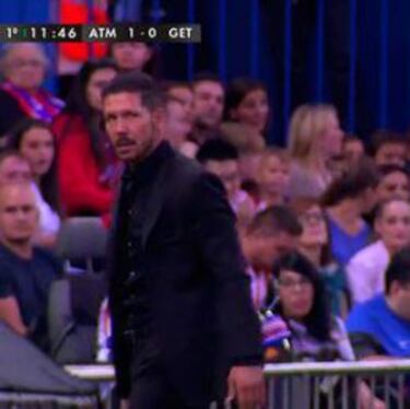 El Getafe protestó un posible penalti de Godín a Vázquez