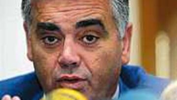 FUE AL ENTRENAMIENTO. Horacio Gómez visitó a la plantilla y después atendió a los medios de comunicación.