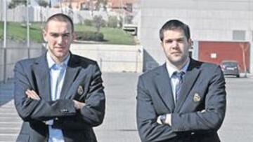 <b>GUARDIANES DE LA ZONA. </b>Hervelle y Reyes, los mejores del Madrid en los dos clásicos de esta temporada.