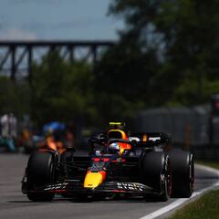 Checo Pérez abandonó el GP de Canadá por fallas en su motor