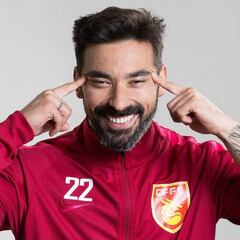 Lavezzi apologises for ill-advised promotional shoot pose