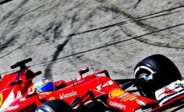 El piloto español Fernando Alonso, del equipo Ferrari, durante la segunda sesión de entrenamientos libres del Gran Premio de España de Fórmula 1, que se disputará este fin de semana en el Circuito de Catalunya de Montmeló.