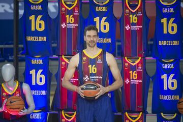 Pau Gasol luciendo de nuevo la camiseta del FC Baloncesto Barcelona. 