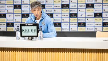 GRAFCAV1111. SAN SEBASTIÁN (ESPAÑA), 23/11/2024.- El entrenador de la Real Sociedad, Imanol Alguacil, a las puertas de un nuevo derbi vasco, ha recalcado este sábado que "da igual" como se llegue porque "los derbis son siempre especiales". EFE/Juan Herrero