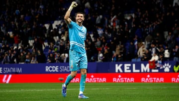 Joan, un portero de esmoquin en un Espanyol de pico y pala